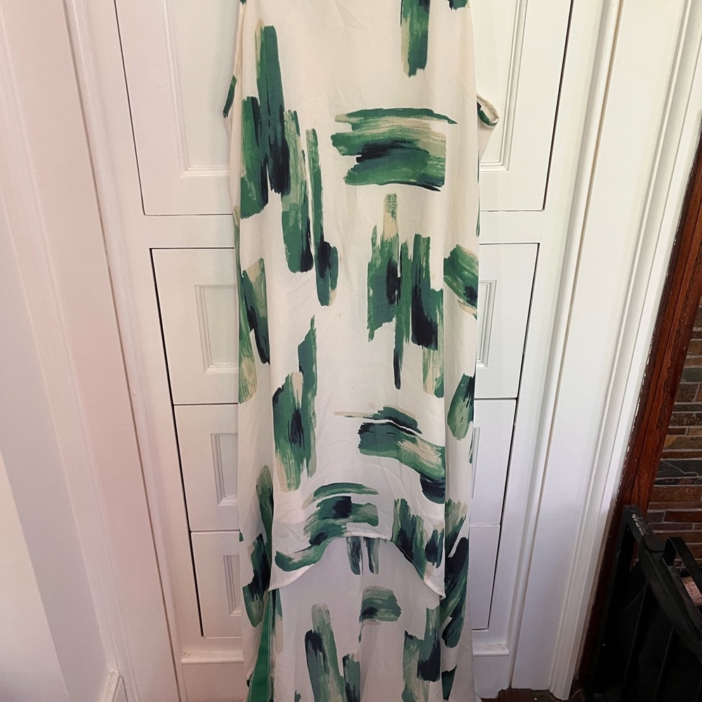 $179 Asher Abstract Green and White Hi-Lo Dress Size Medium